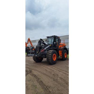 Develon DL320-7  wielenlader 2022